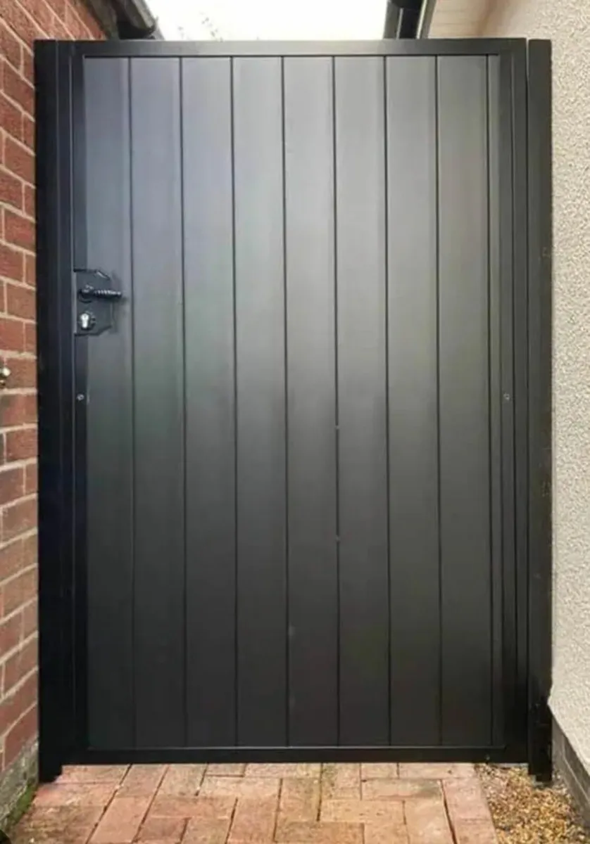 Side entry gates - Image 1