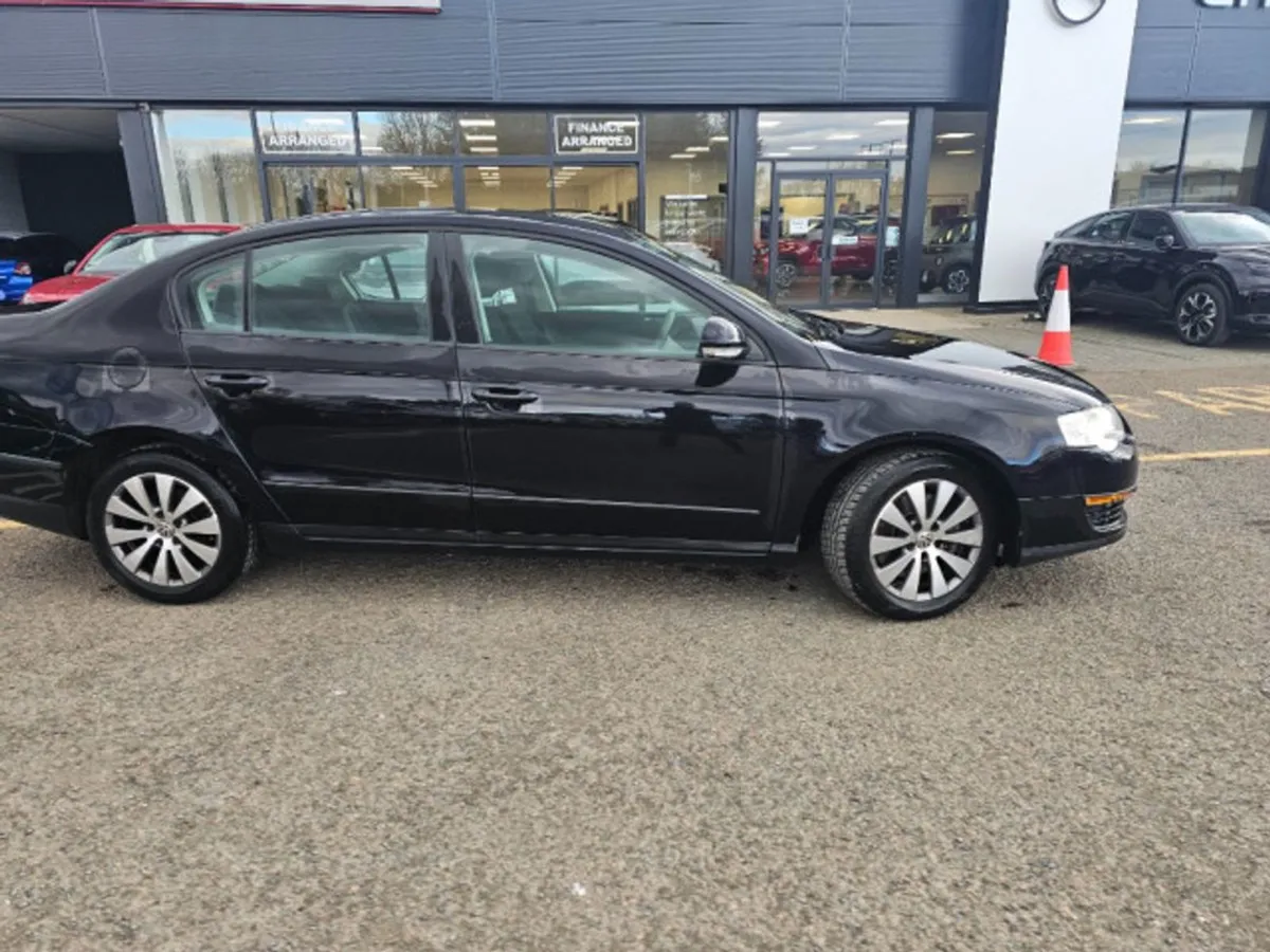 Volkswagen Passat 1.6 TDI Bluemotion 105PS 4DR - Image 2