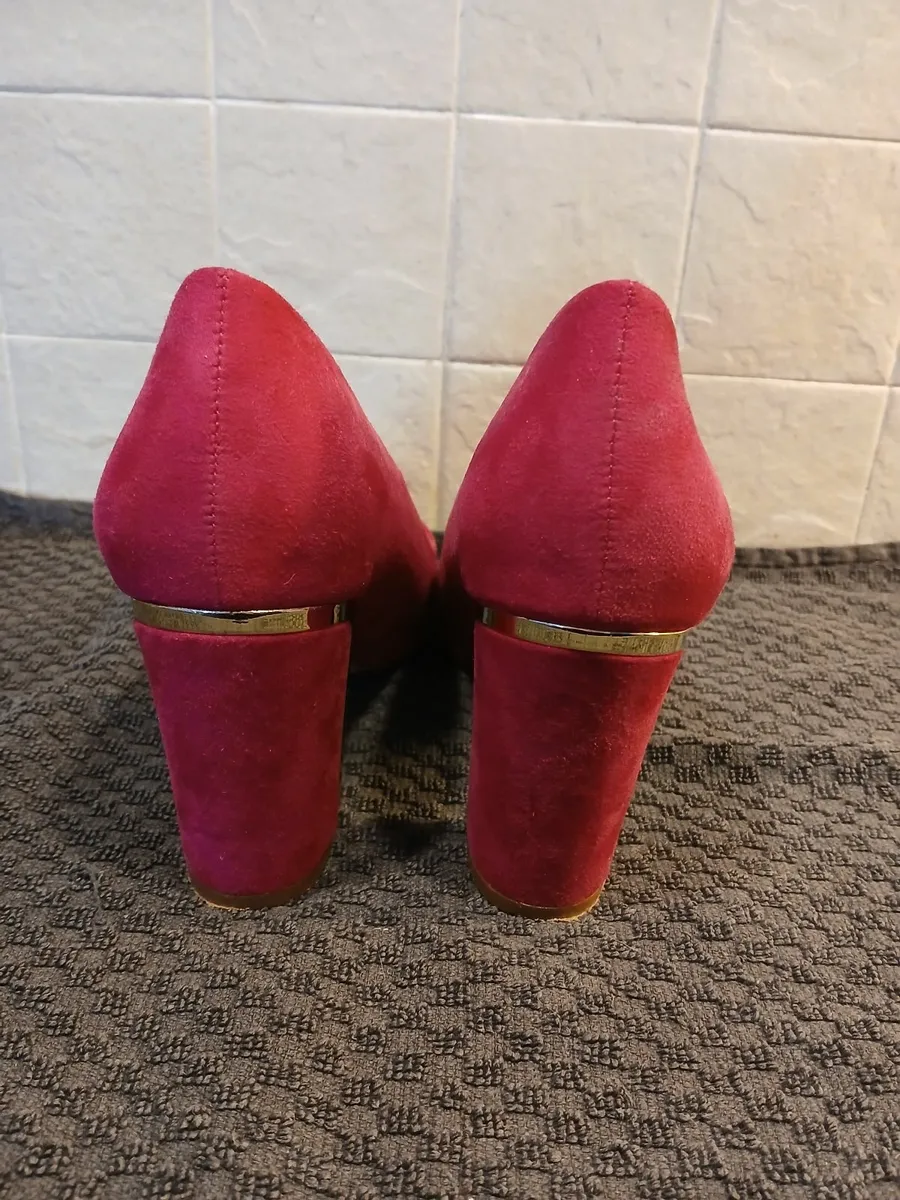 Hot pink high heels - Image 4