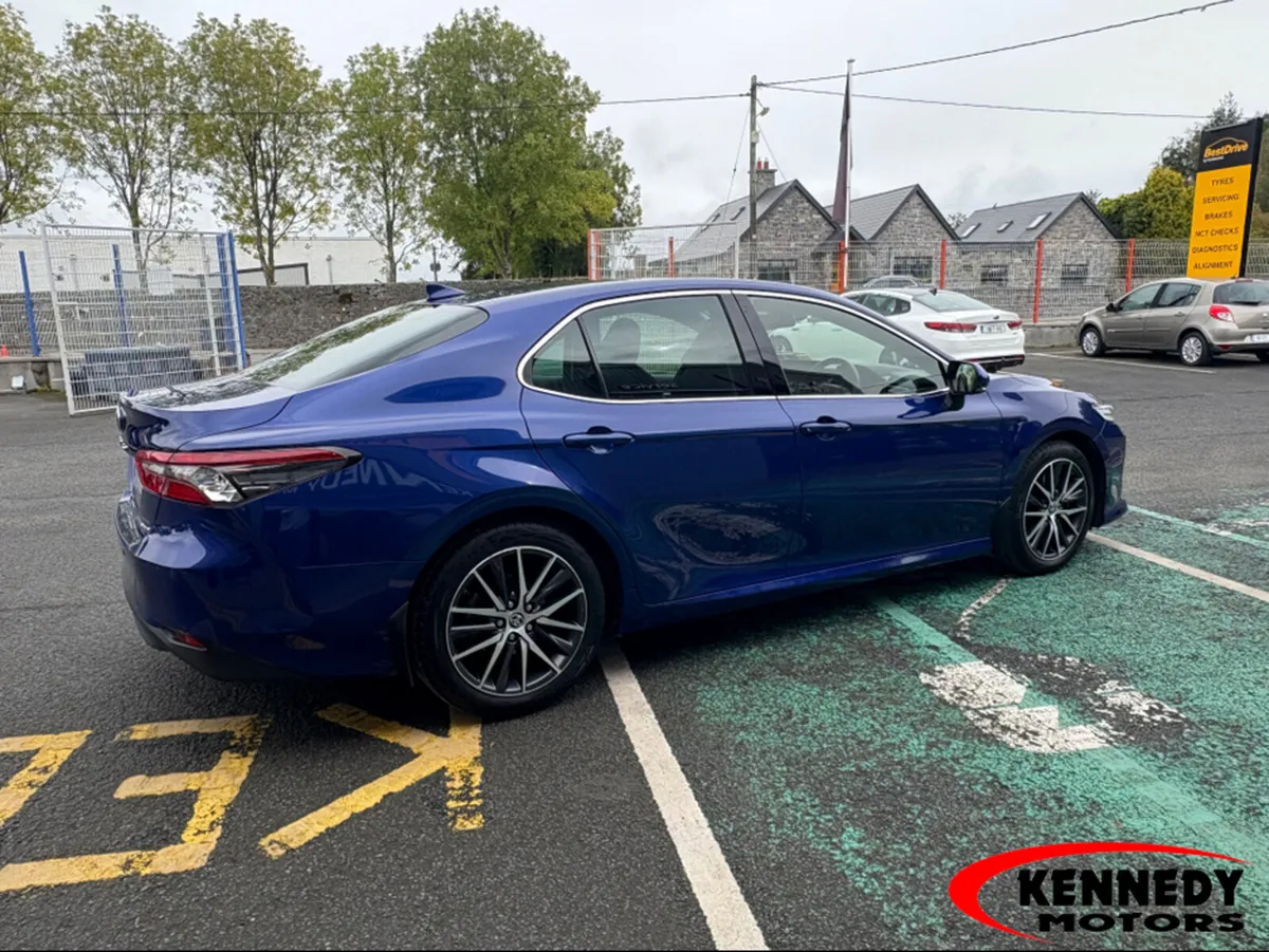 Toyota Camry PLATINUM EDITION 4 4DR AUTO - Image 3