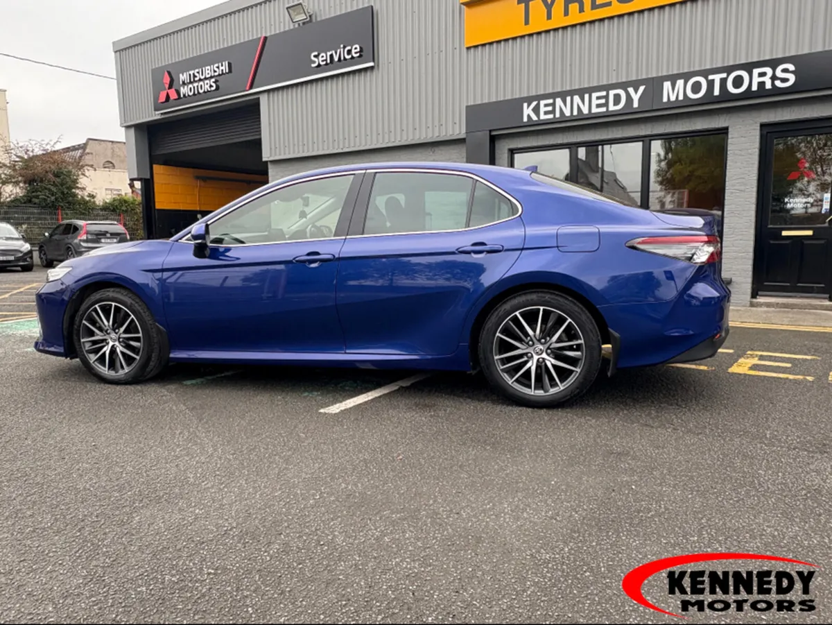 Toyota Camry PLATINUM EDITION 4 4DR AUTO - Image 4