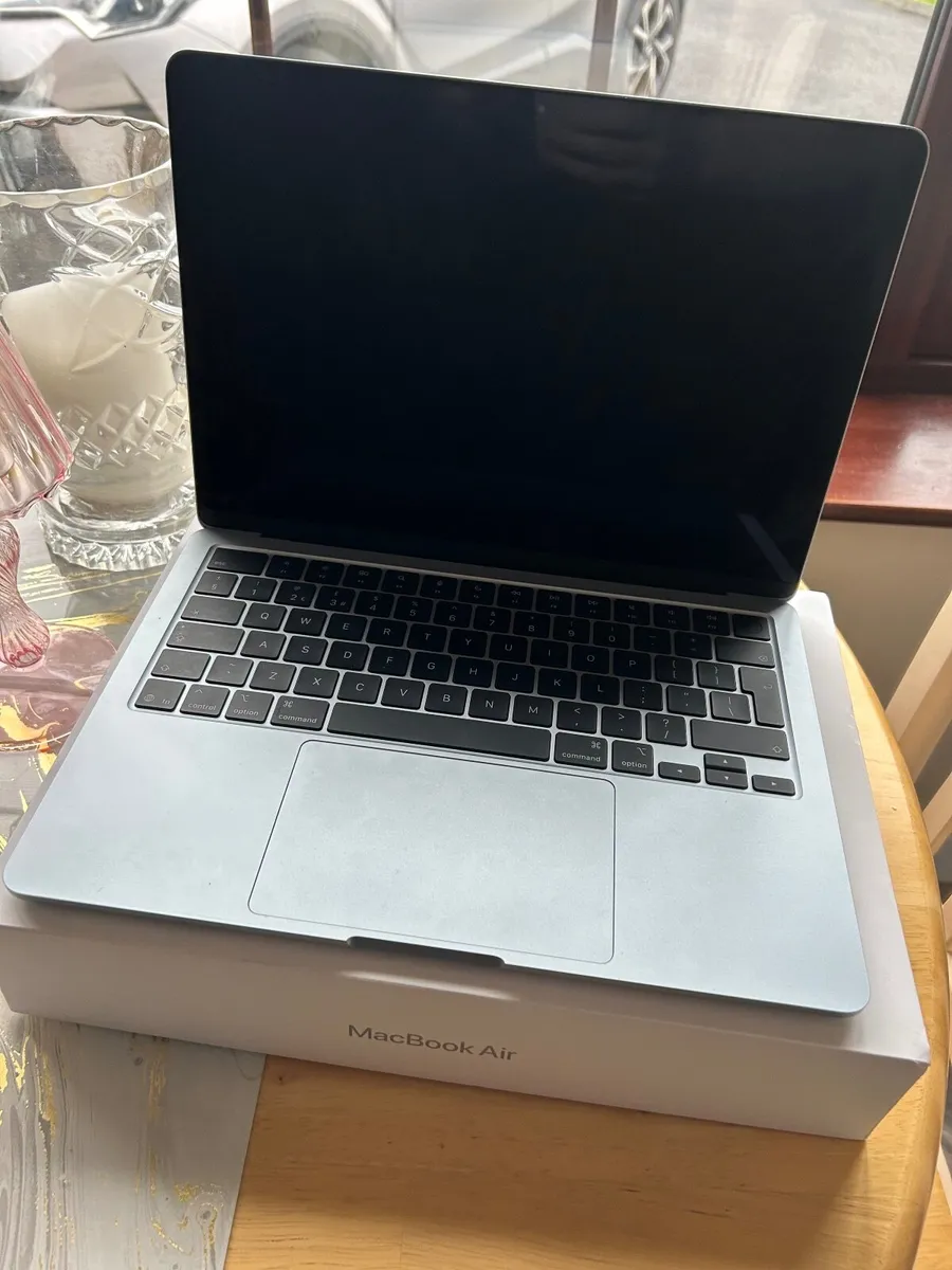 Apple MacBook Air M4 - Image 1