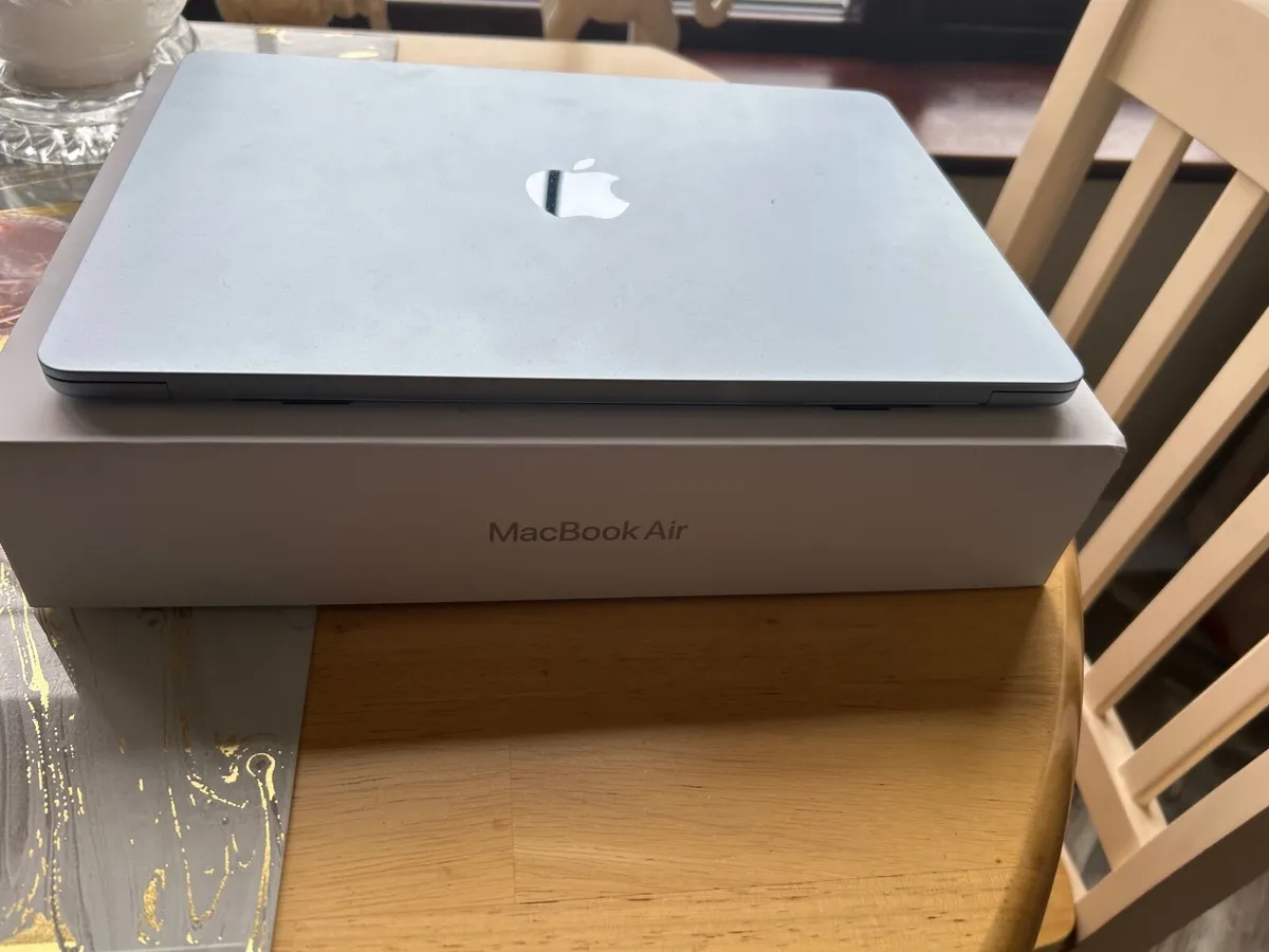 Apple MacBook Air M4 - Image 2