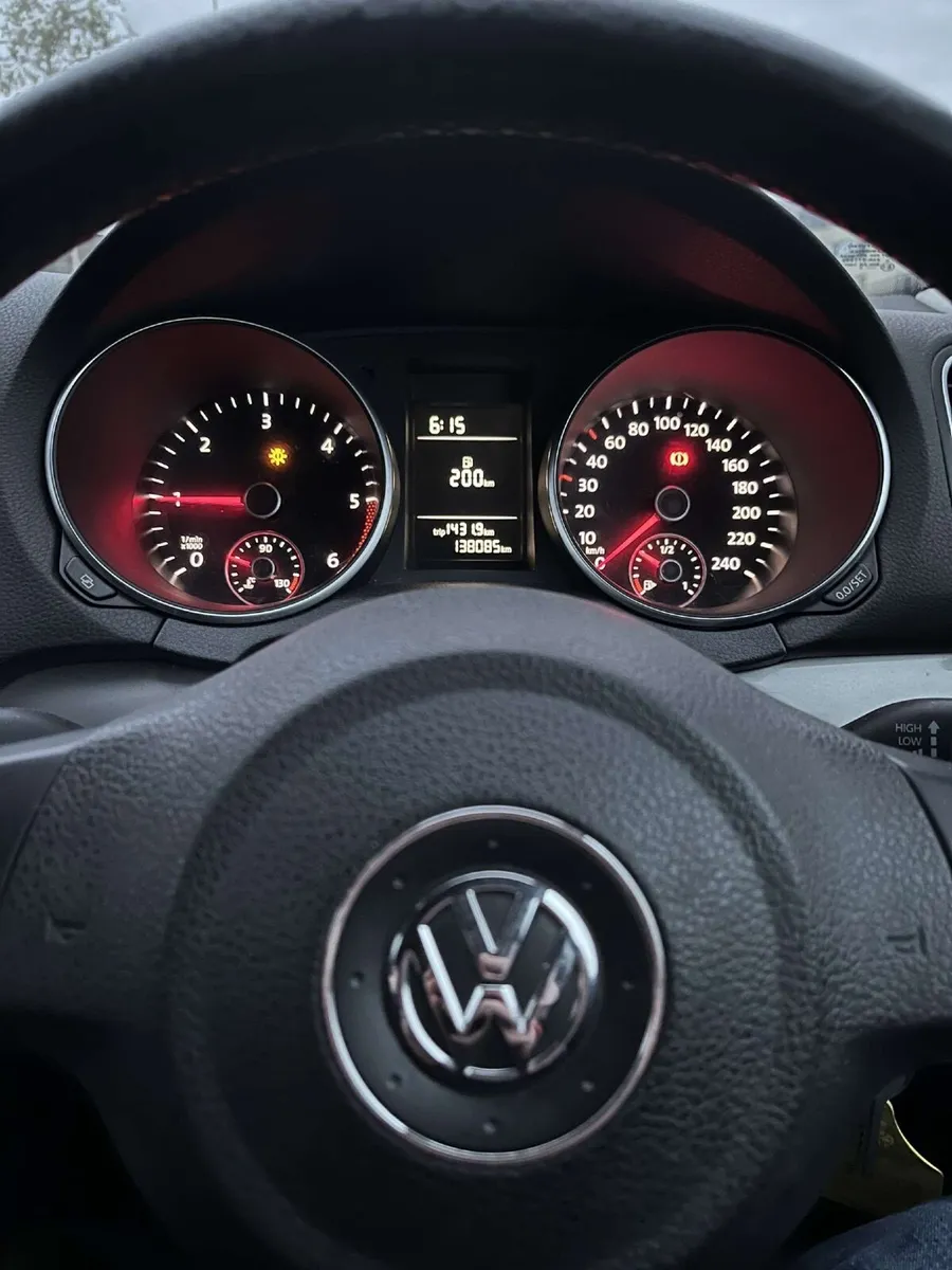 Volkswagen Golf 2011 - Image 2