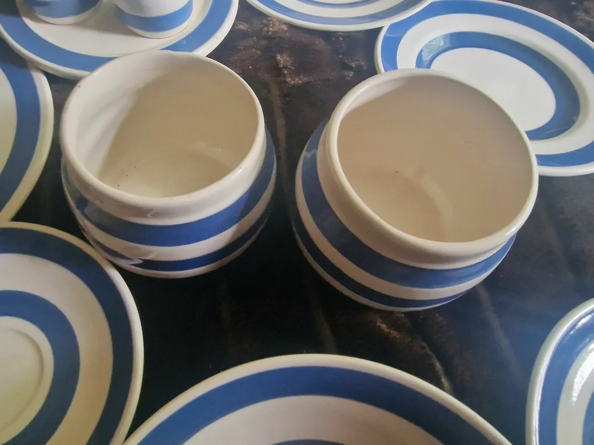 Pottery. - Image 2
