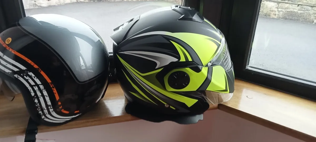 Scooter and bike helmet - Image 1