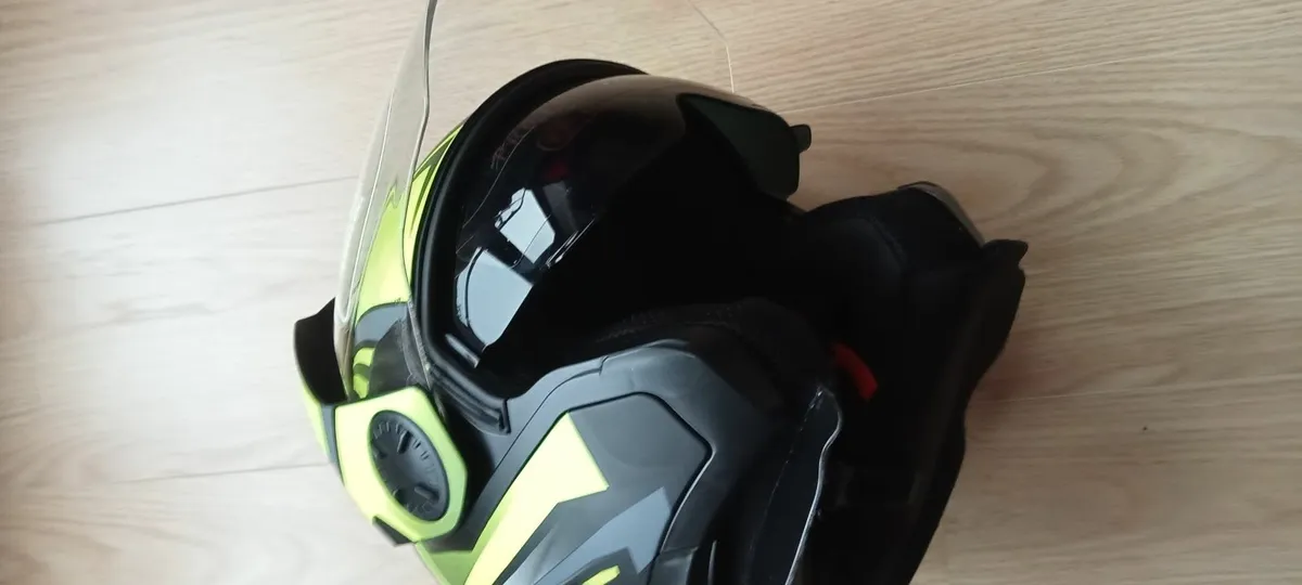 Scooter and bike helmet - Image 4