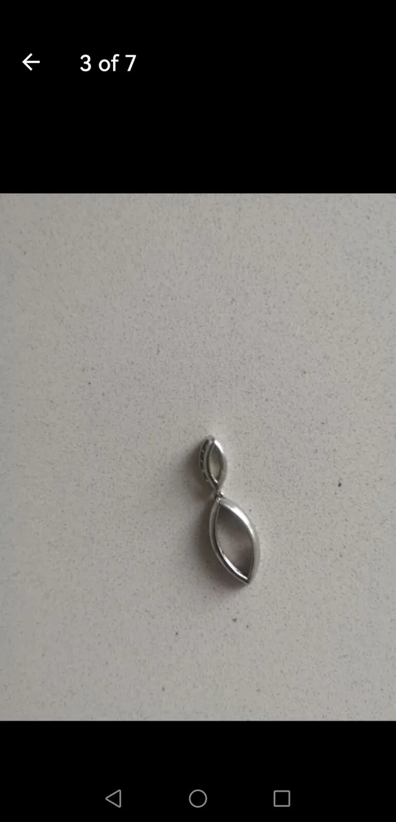 9ct white gold and diamond pendant - Image 3