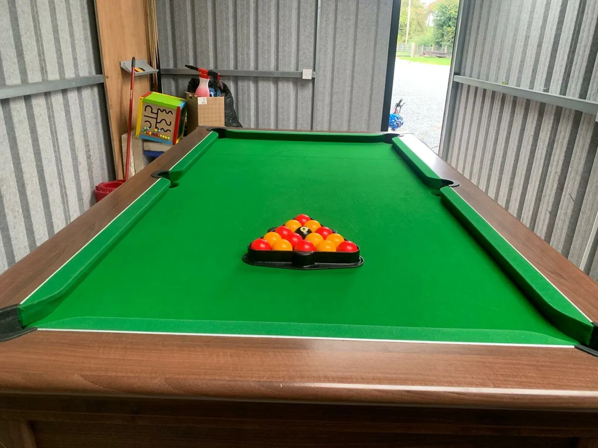 Pool table - Image 1