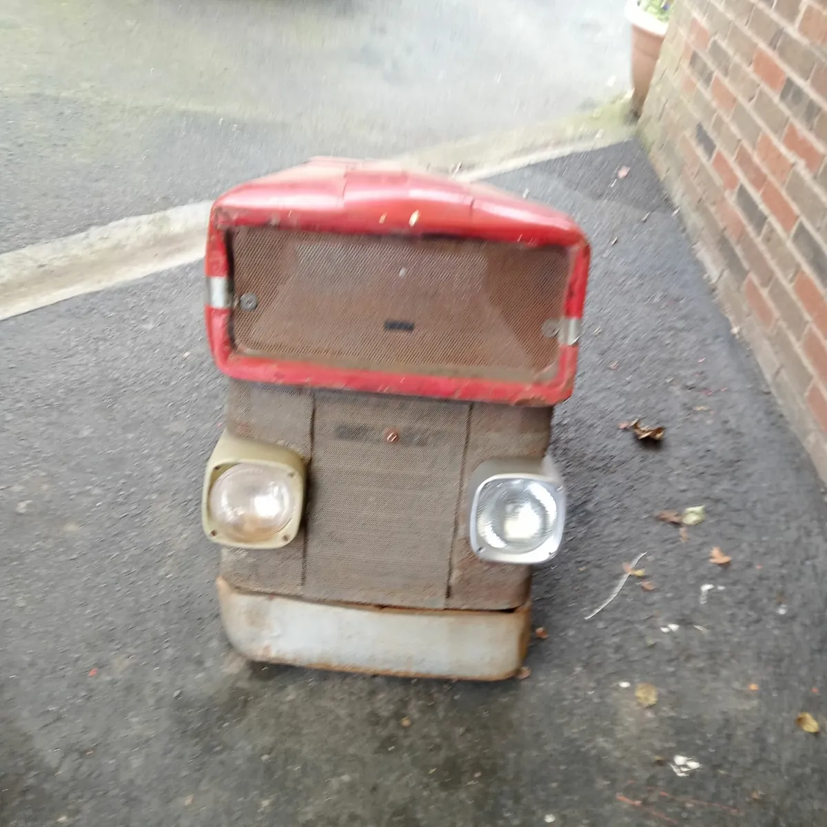 Massey Ferguson 135 bonnet and seat - Image 1