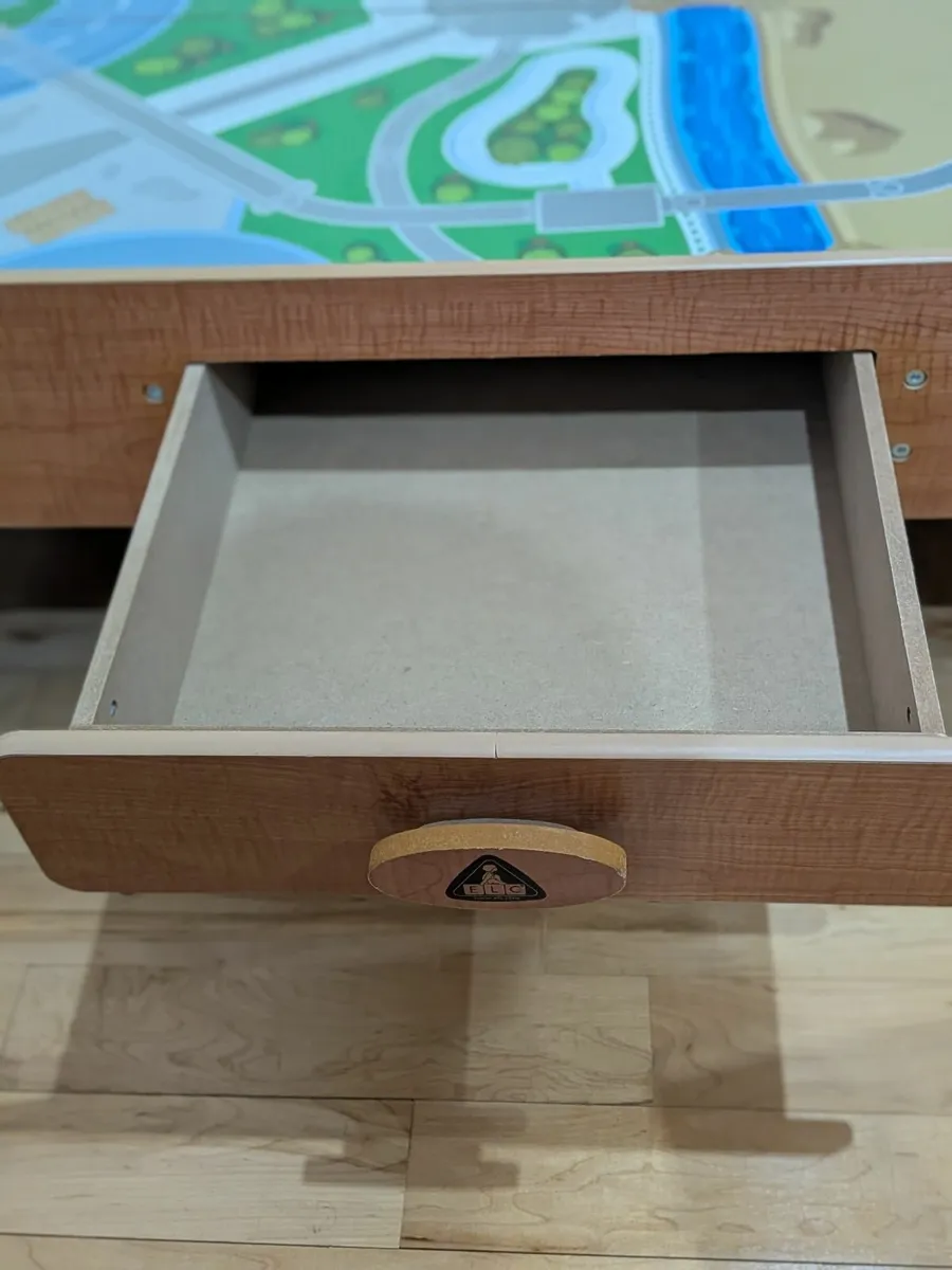 Kids toy table (H x D x W) 40cm x 114.5cm x 82.5cm - Image 2