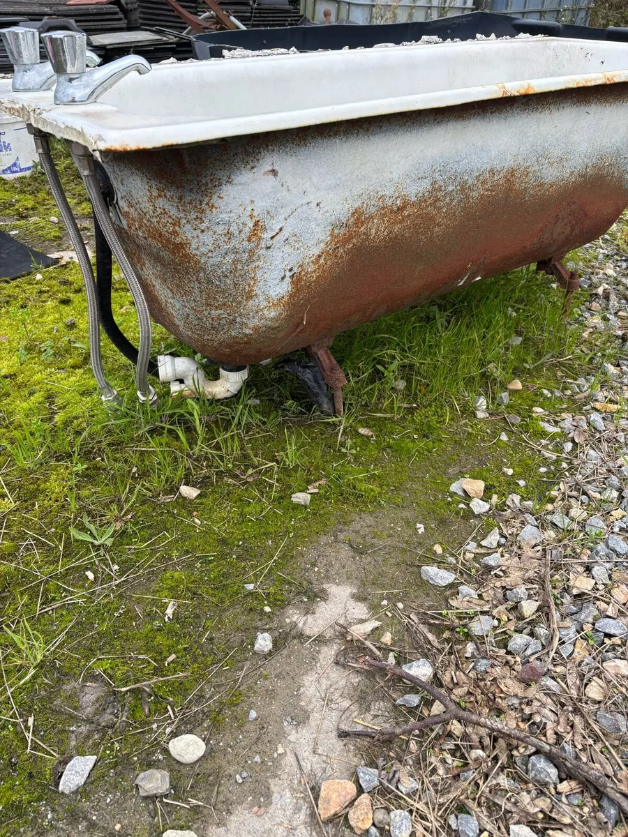 Old Cast Iron Bath - Image 3