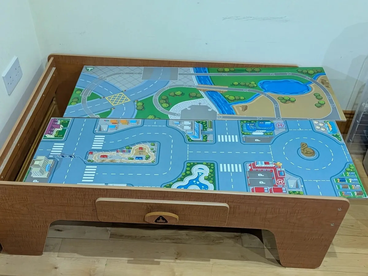 Kids toy table (H x D x W) 40cm x 114.5cm x 82.5cm - Image 4
