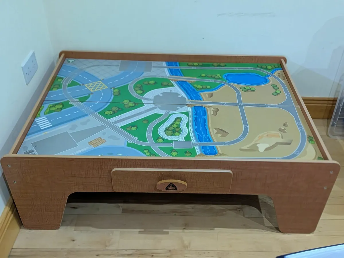 Kids toy table (H x D x W) 40cm x 114.5cm x 82.5cm - Image 1