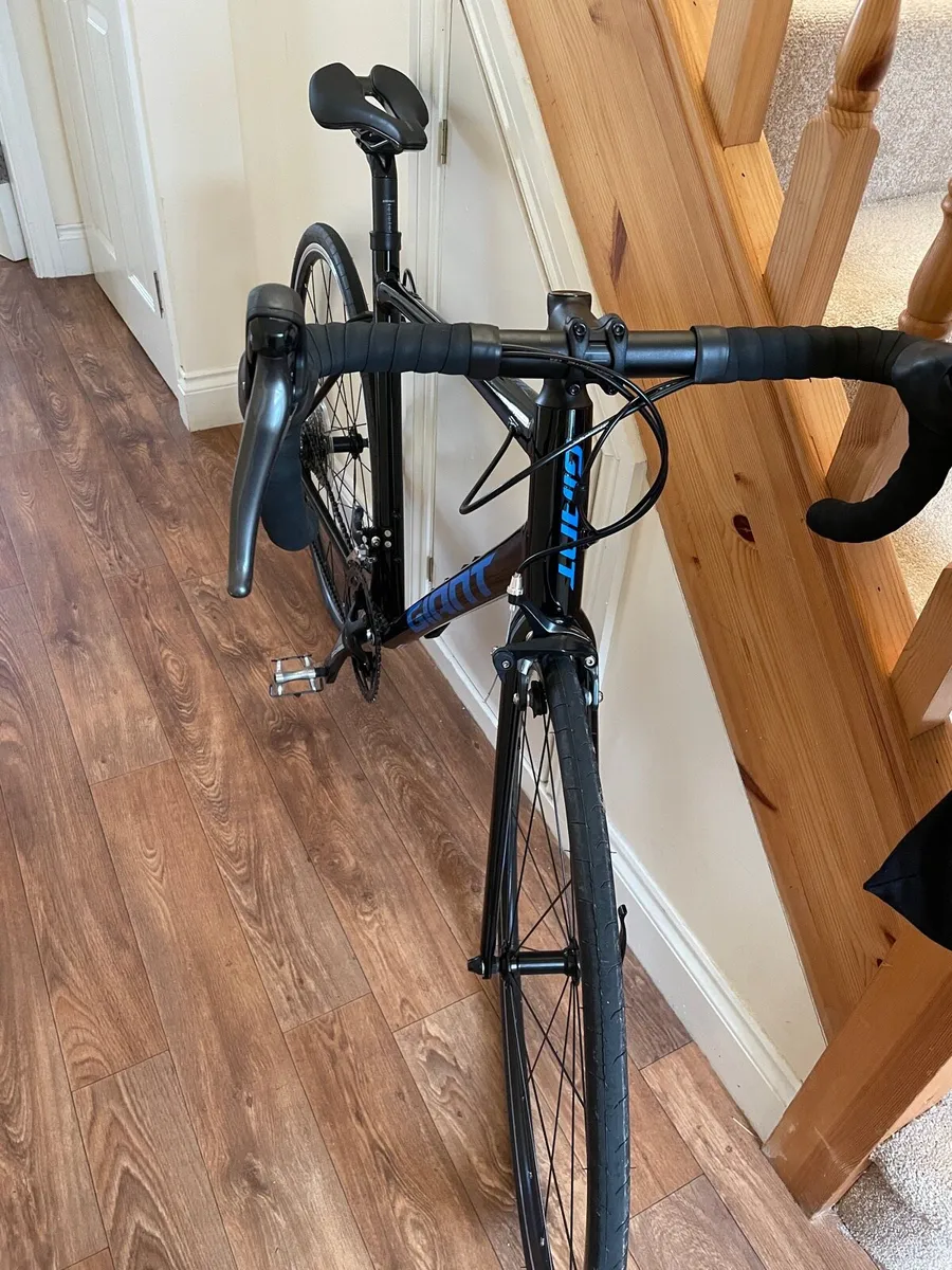 Giant Contend 2 – As New - Image 1