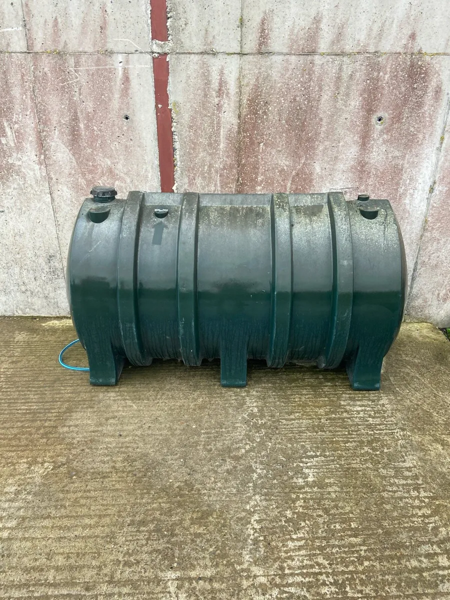 Oil tank - Image 1