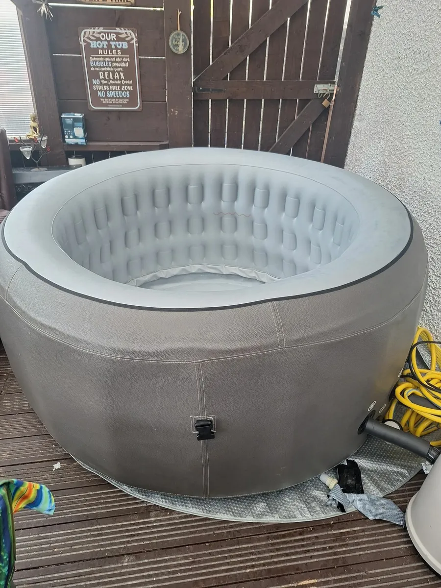 Hot Tub - Image 3