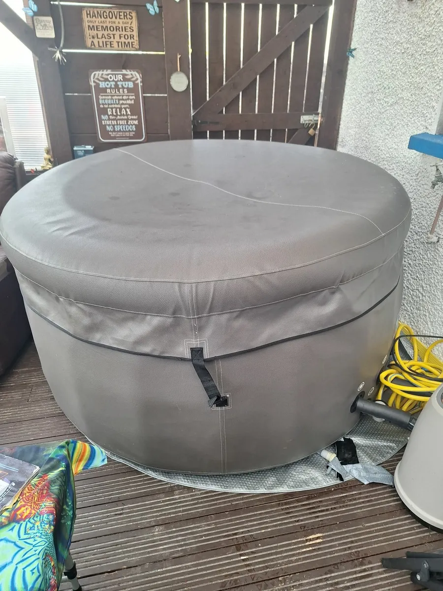 Hot Tub - Image 4