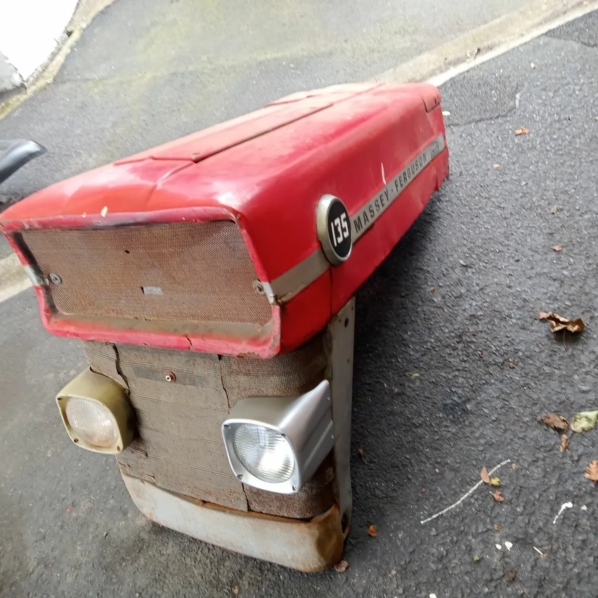Massey Ferguson 135 bonnet and seat - Image 3