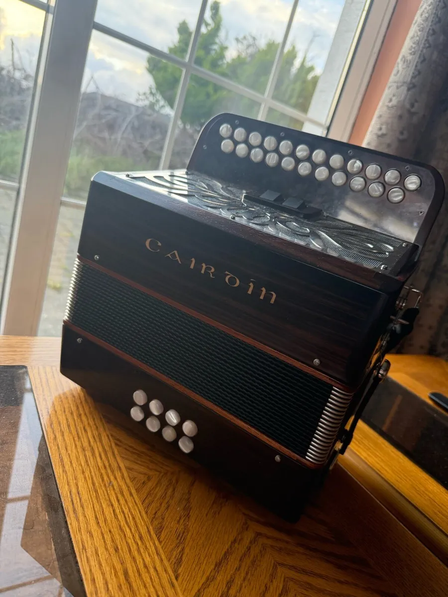 Cairdín Accordion - Image 1