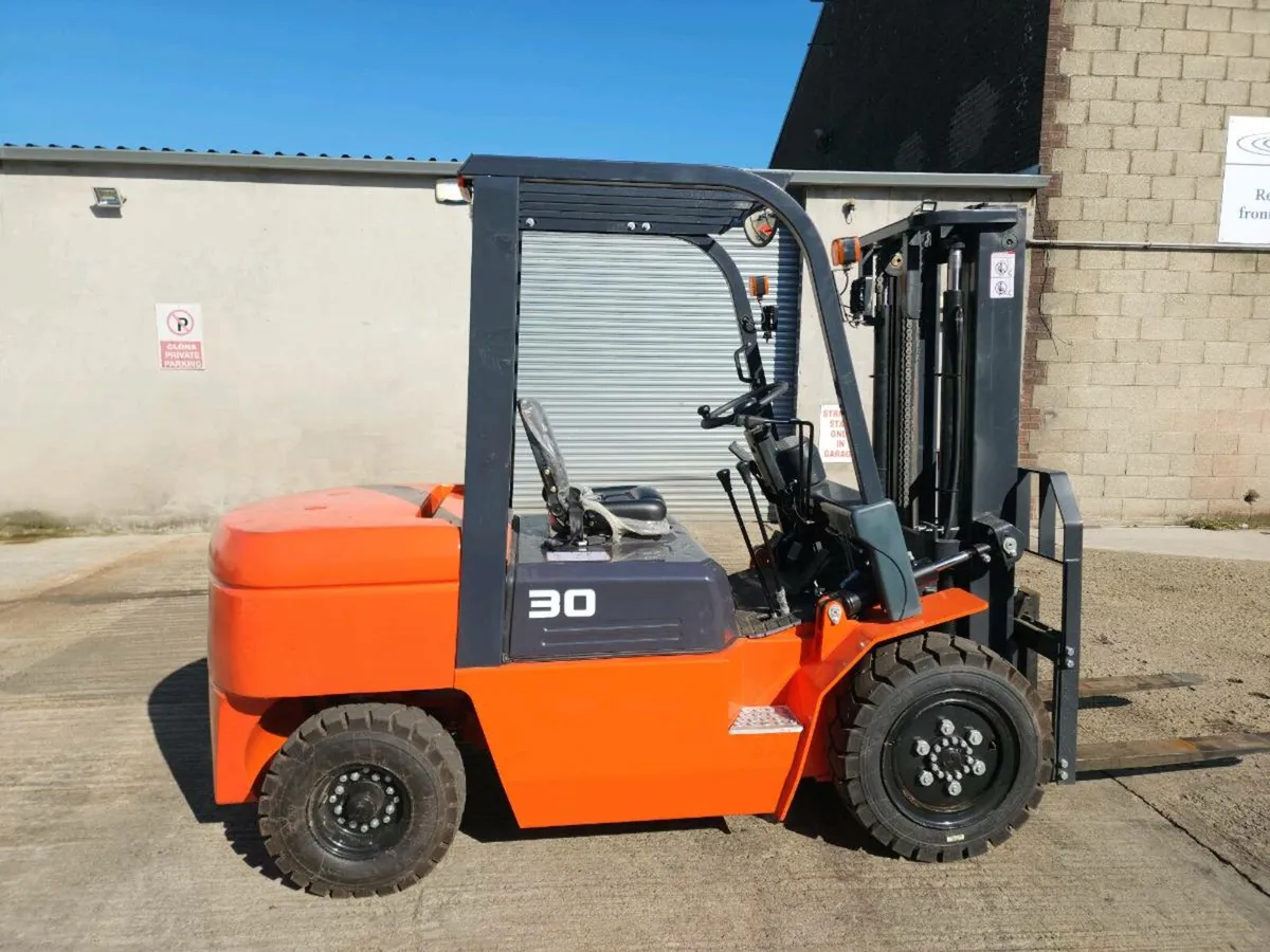 Diesel Forklift - Image 1