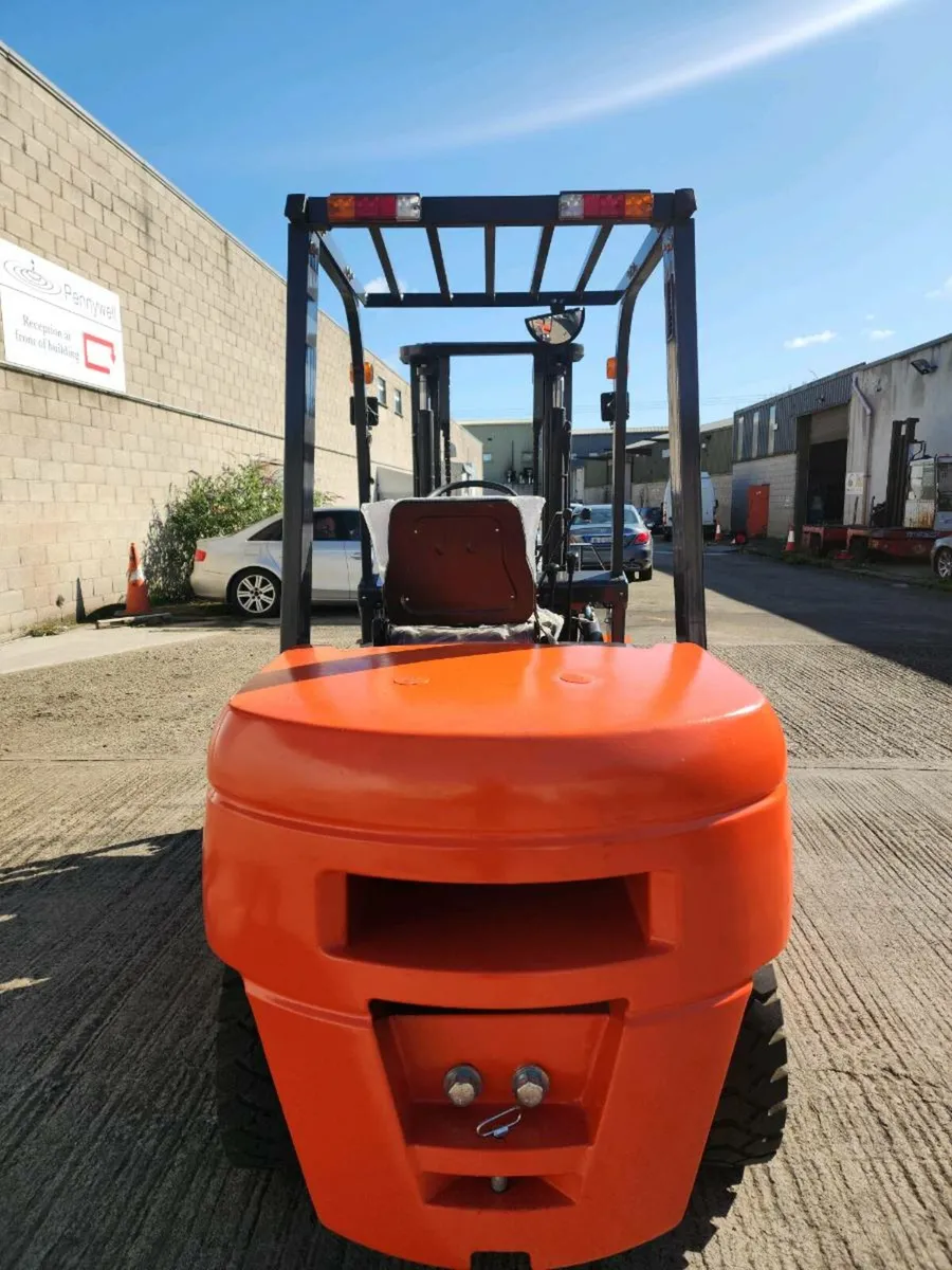 Diesel Forklift - Image 4