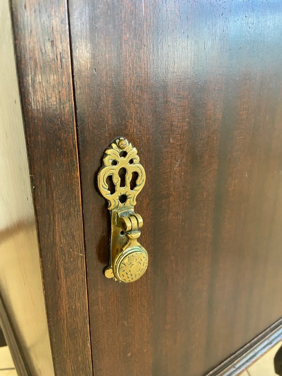 Two vintage bedside table lockers - Image 3