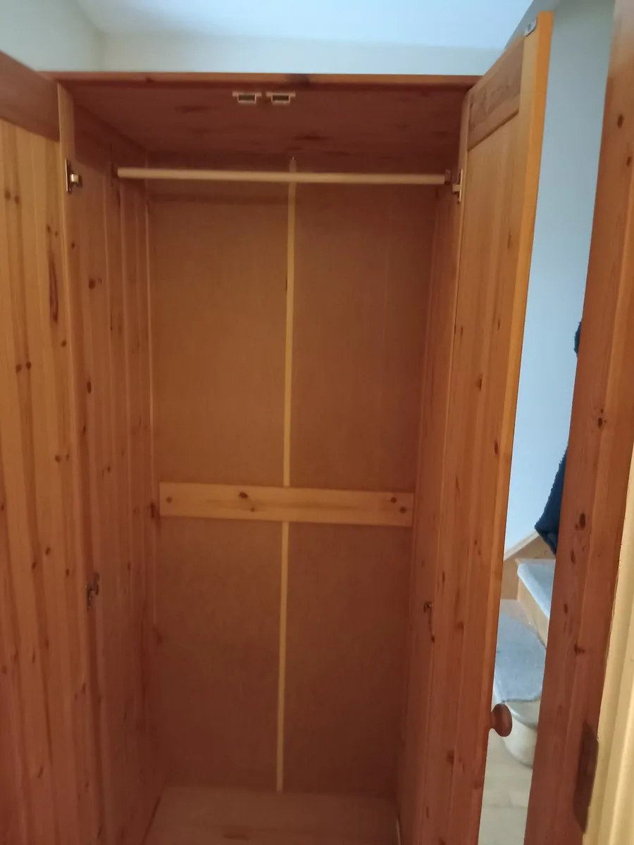 Single wooden wardrobe - Image 2