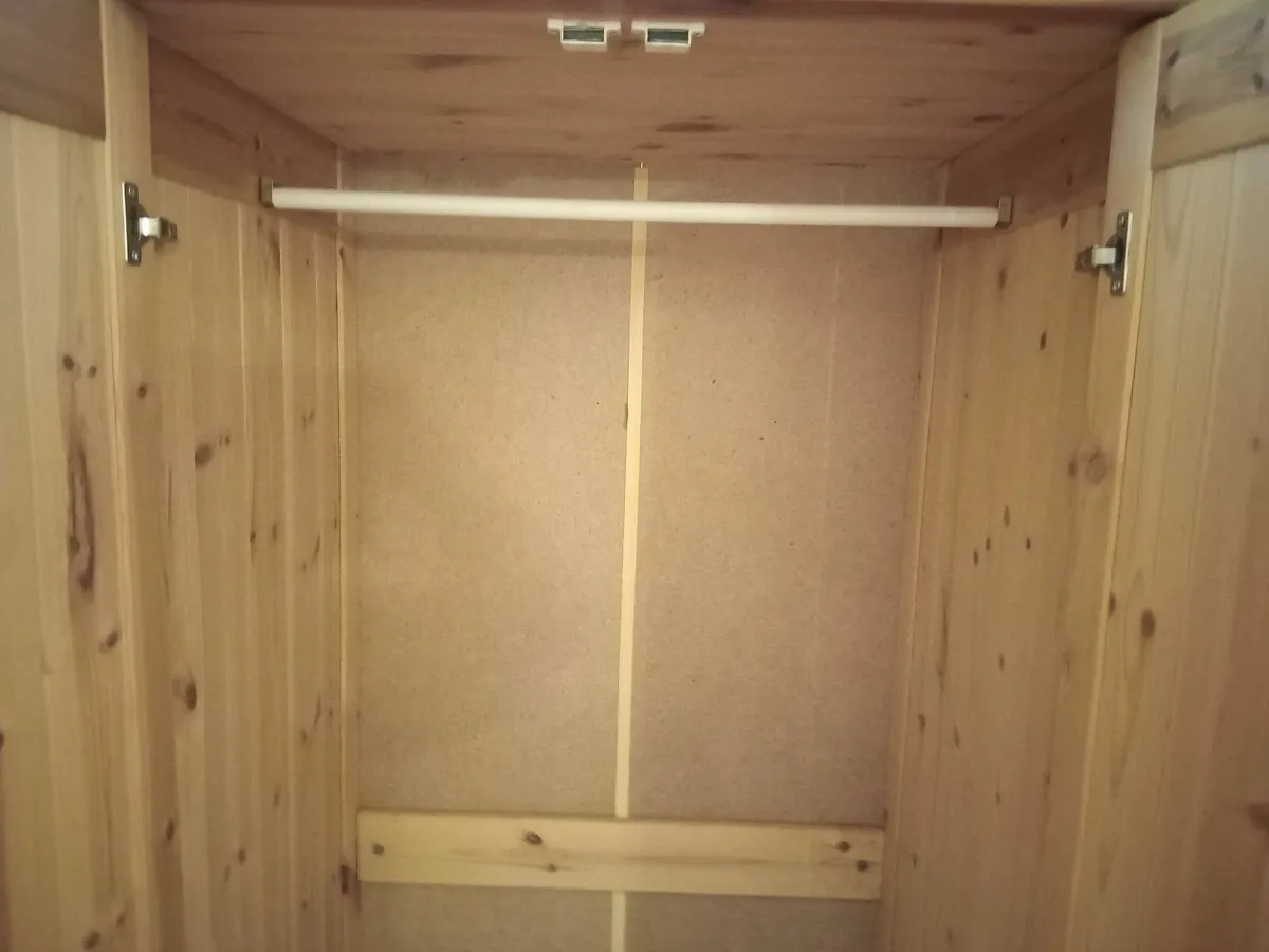 Single wooden wardrobe - Image 3