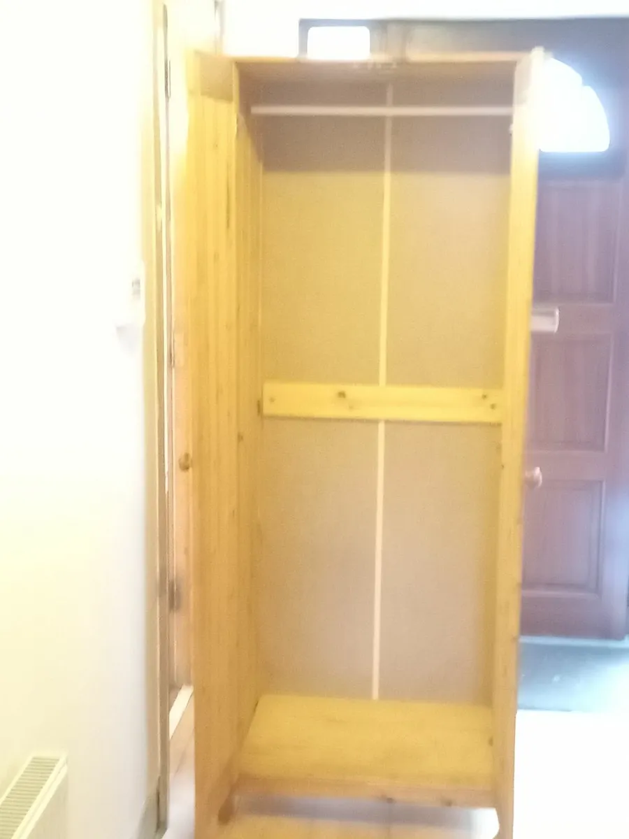Single wooden wardrobe - Image 4