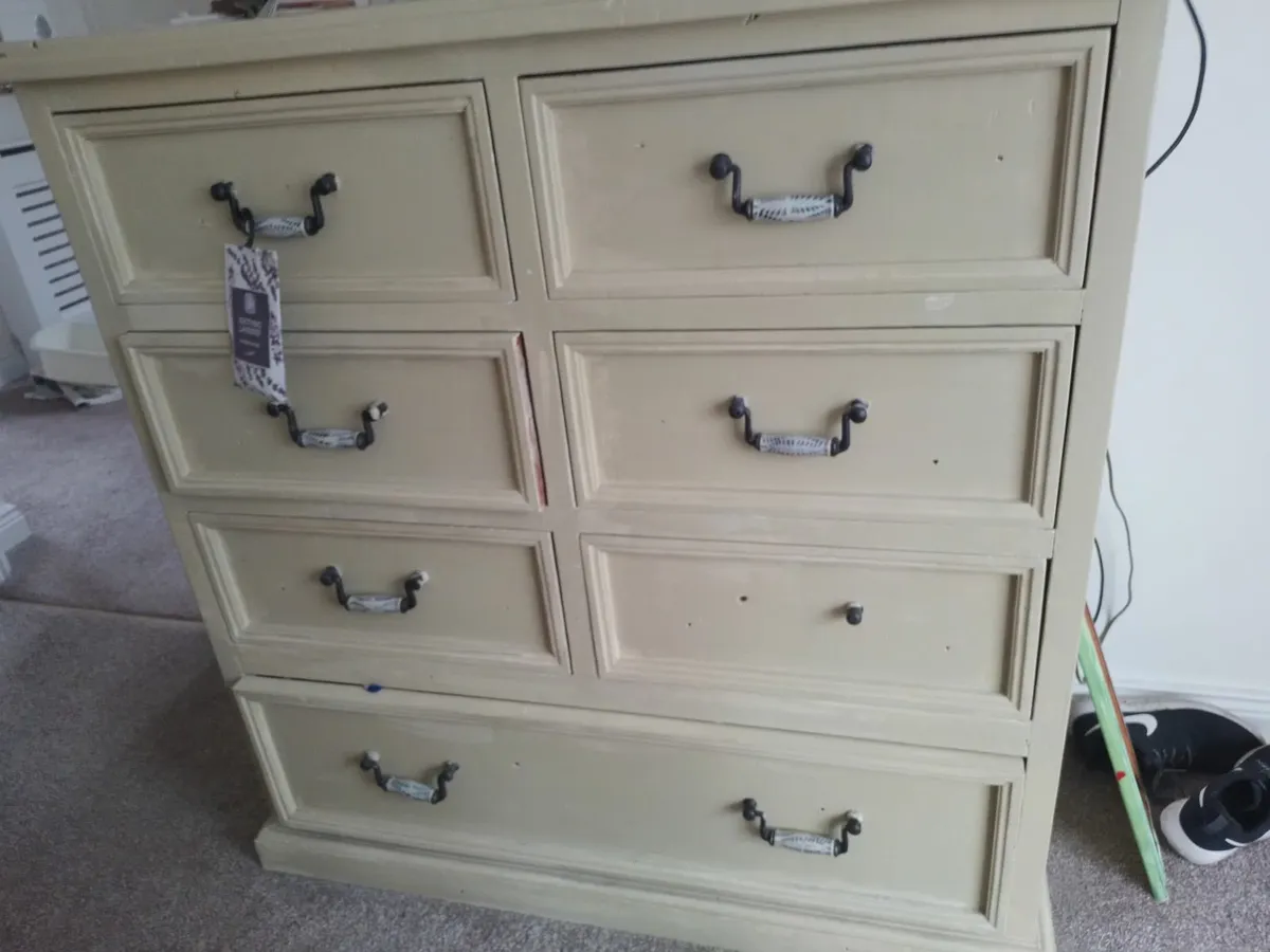 Bedroom set. - Image 2