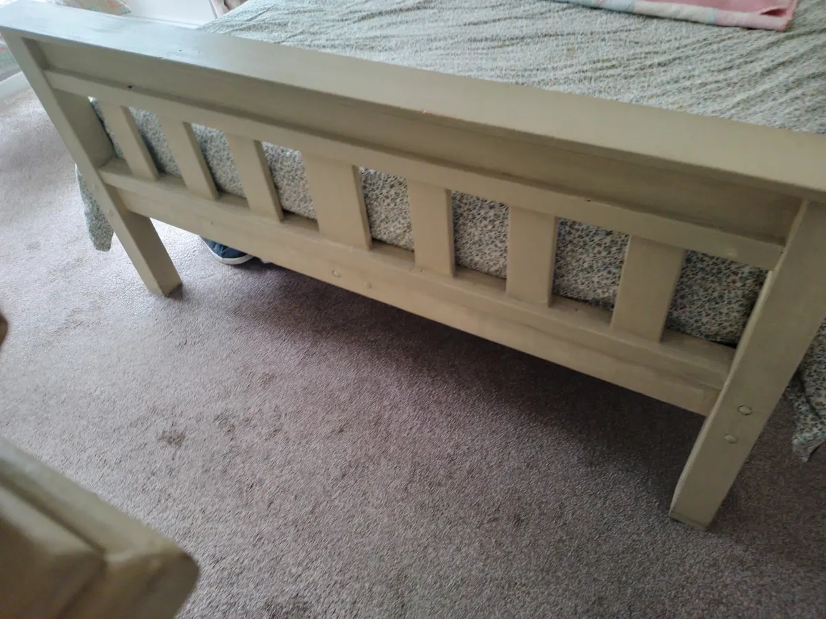 Bedroom set. - Image 3