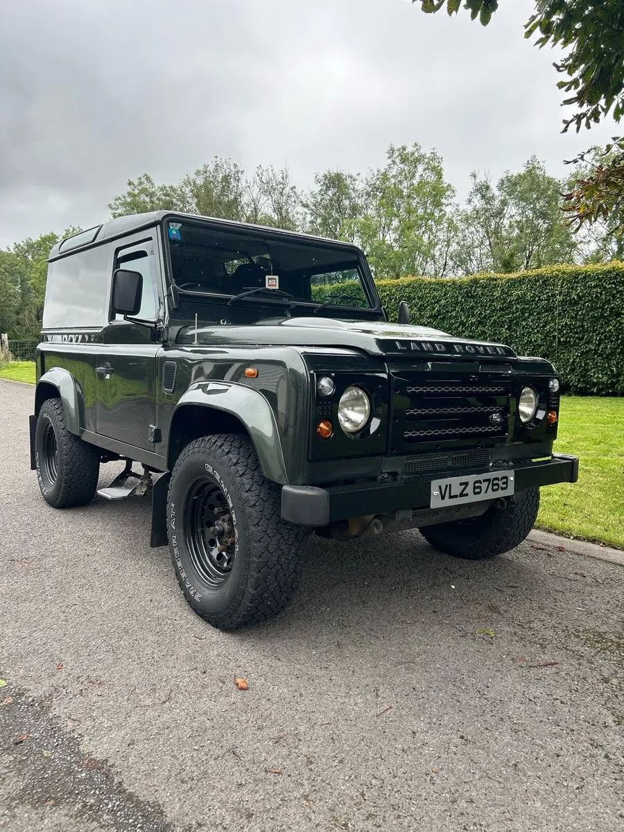 Land Rover Defender 90 - Image 1