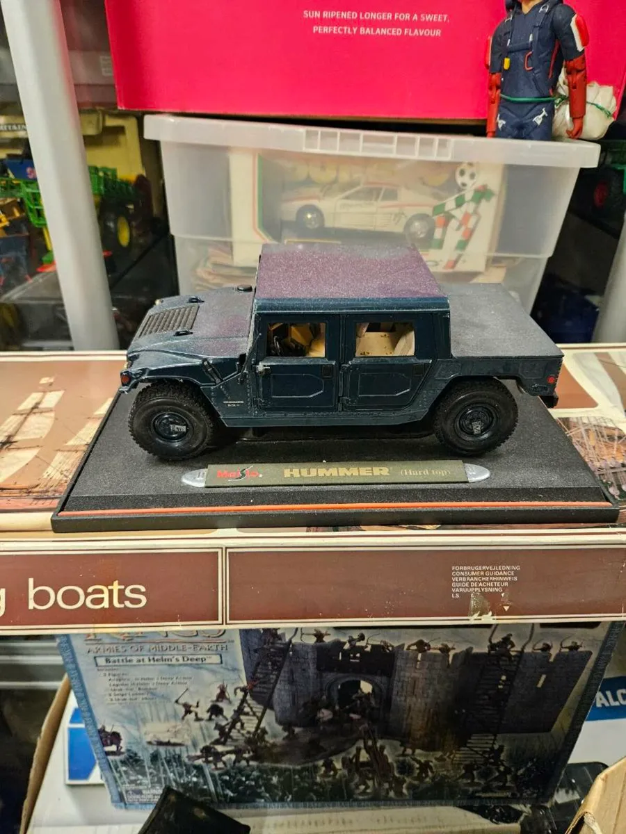 Corgi Maisto Hummer 1.18 - Image 1