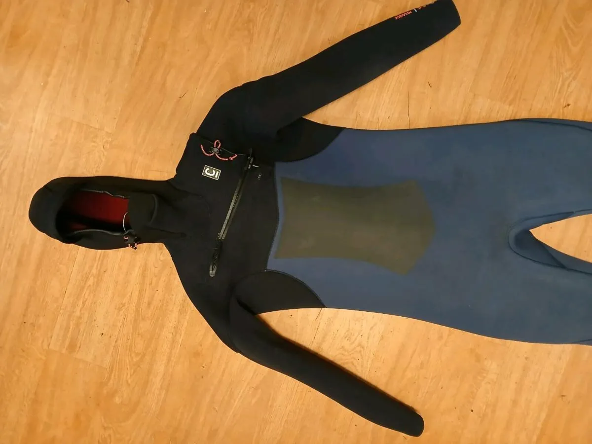 Hooded Nuwave Ladies 6/5 wetsuit v.g.c.  condition - Image 2