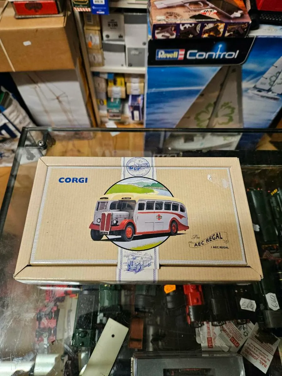 Corgi Bus - Image 1