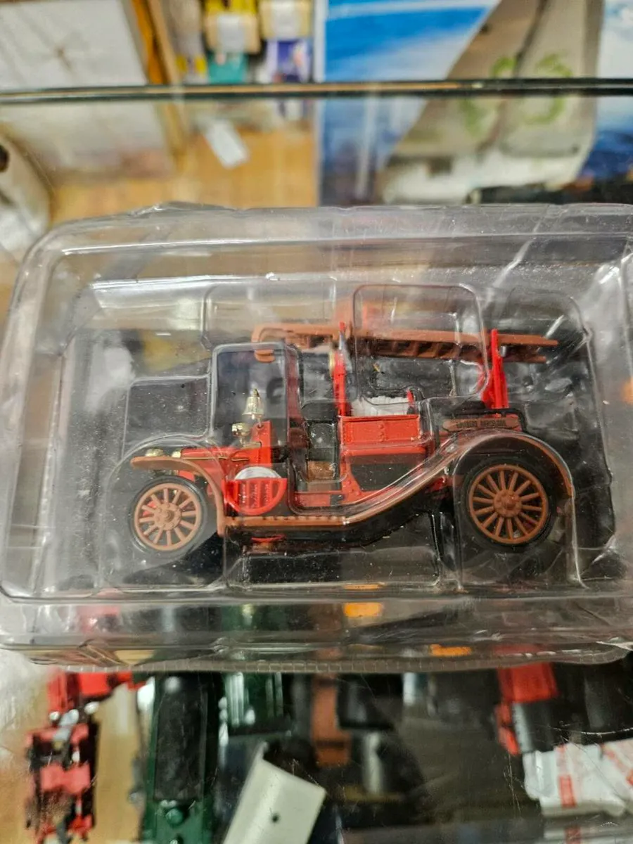 Corgi Atlas Fire Engine - Image 2