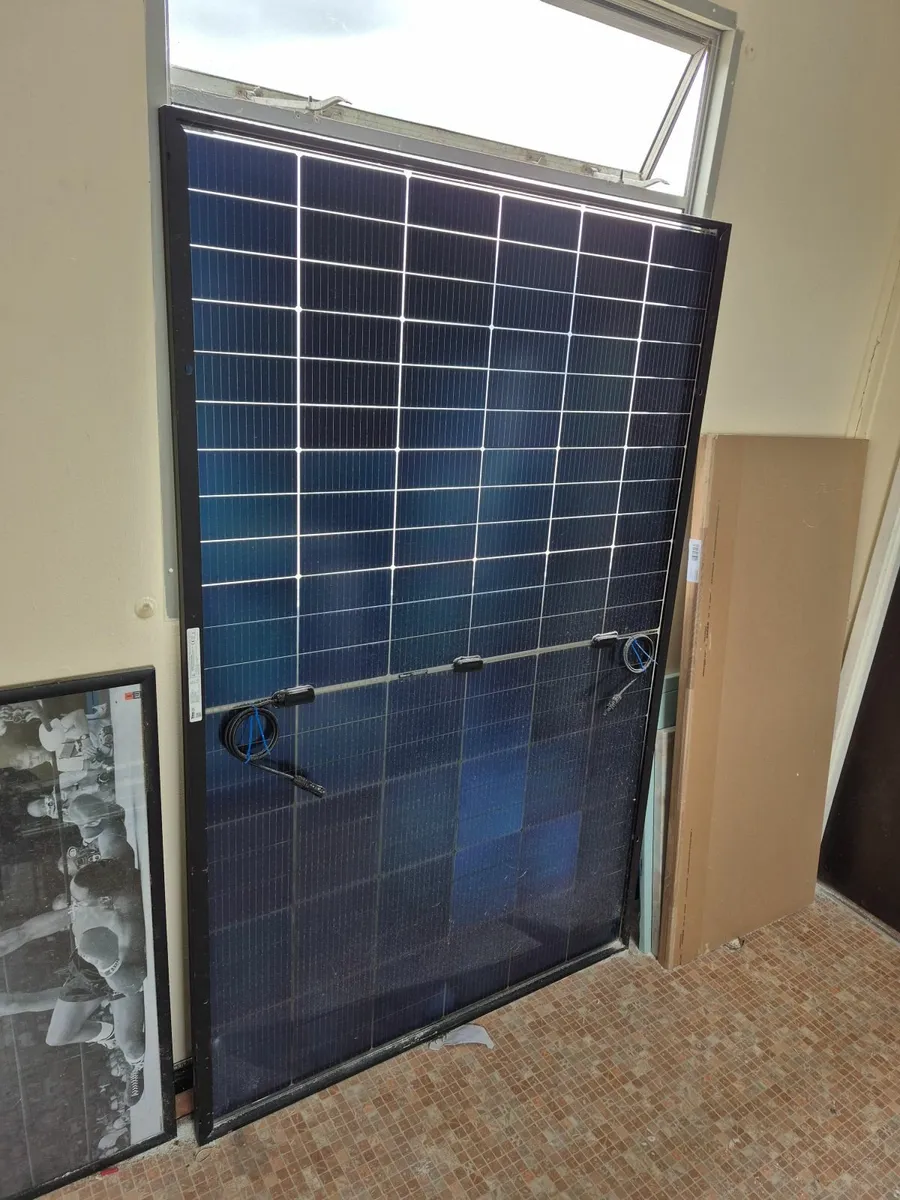 1 x solar panel - Image 1