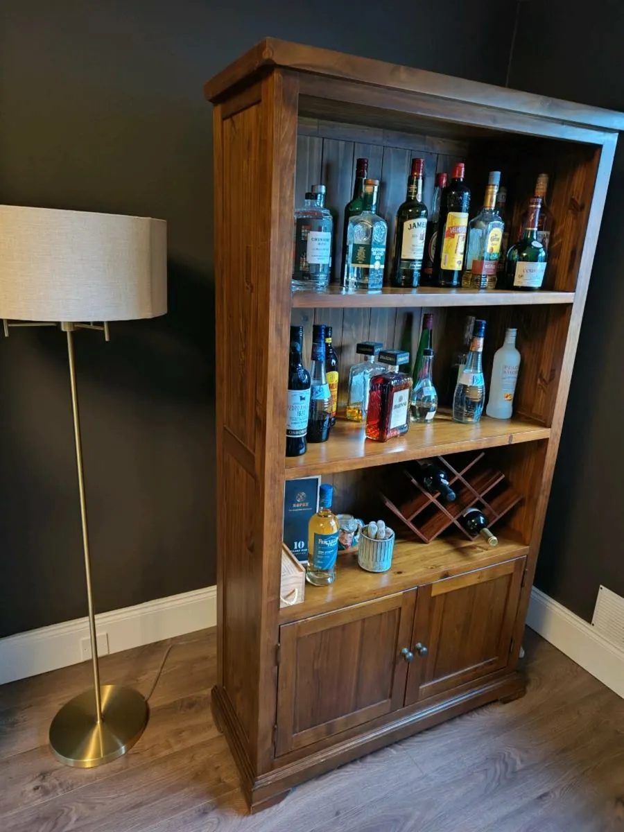 Bookcase and coffee table - Image 1
