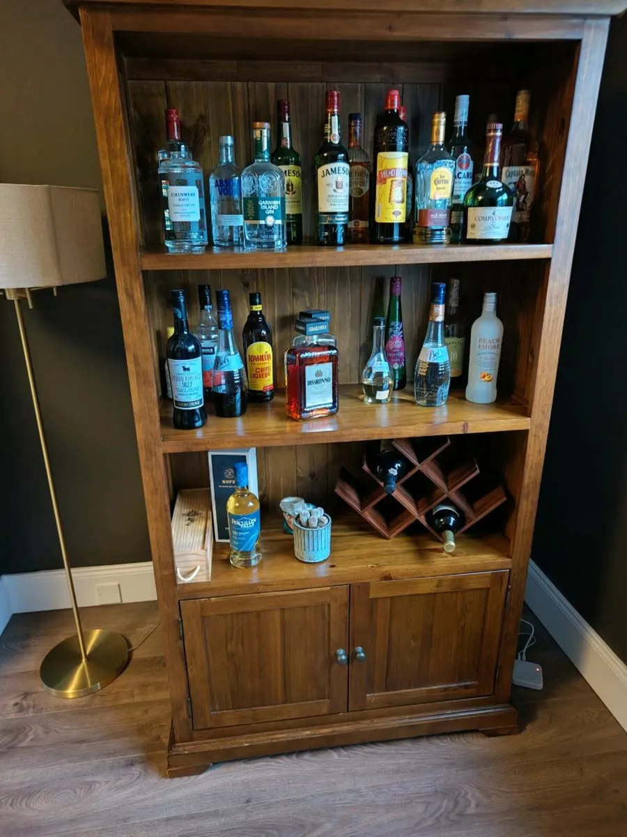 Bookcase and coffee table - Image 2