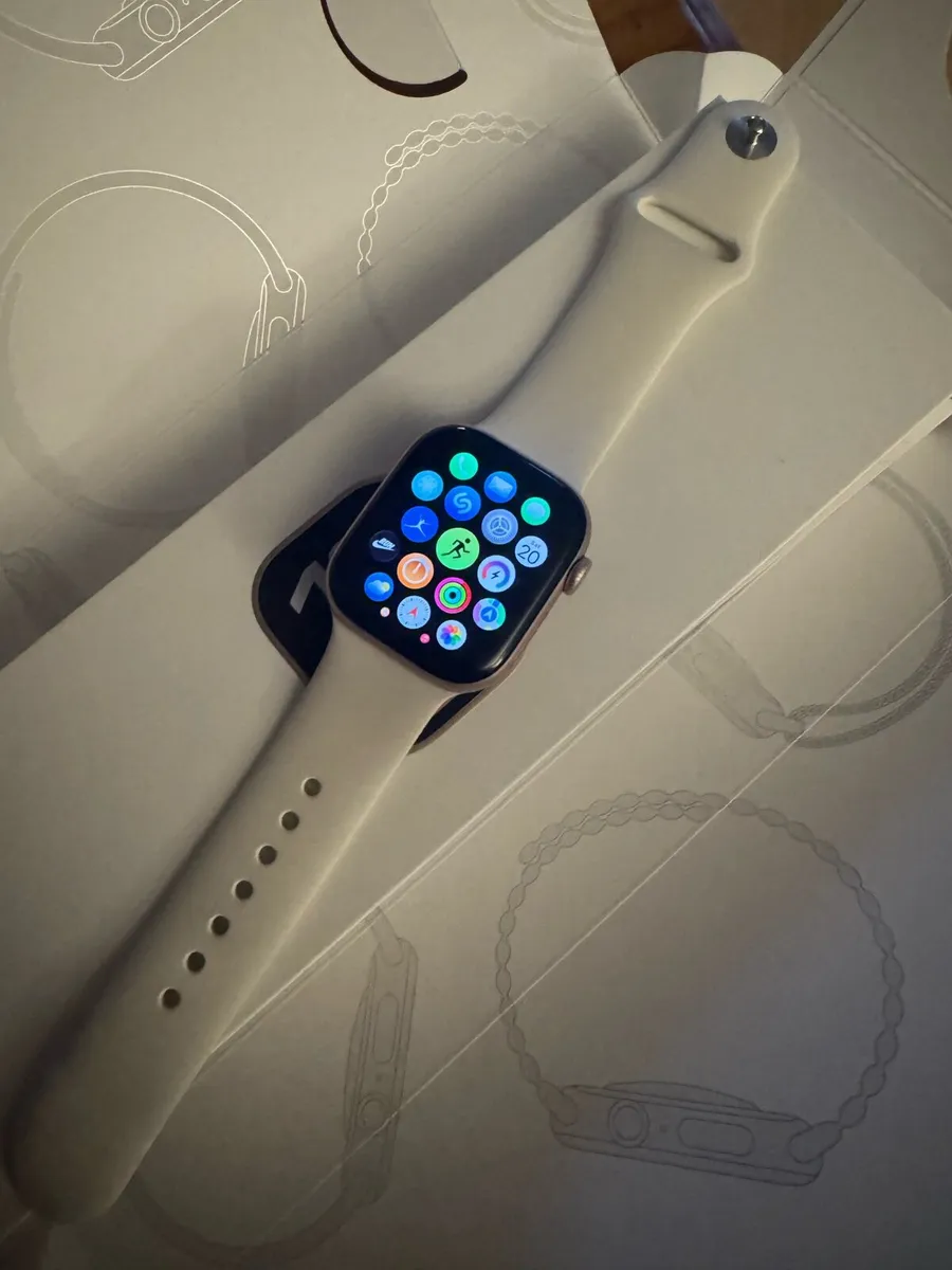 Apple Watch Series 10 (42mm) Rose Gold - Image 2