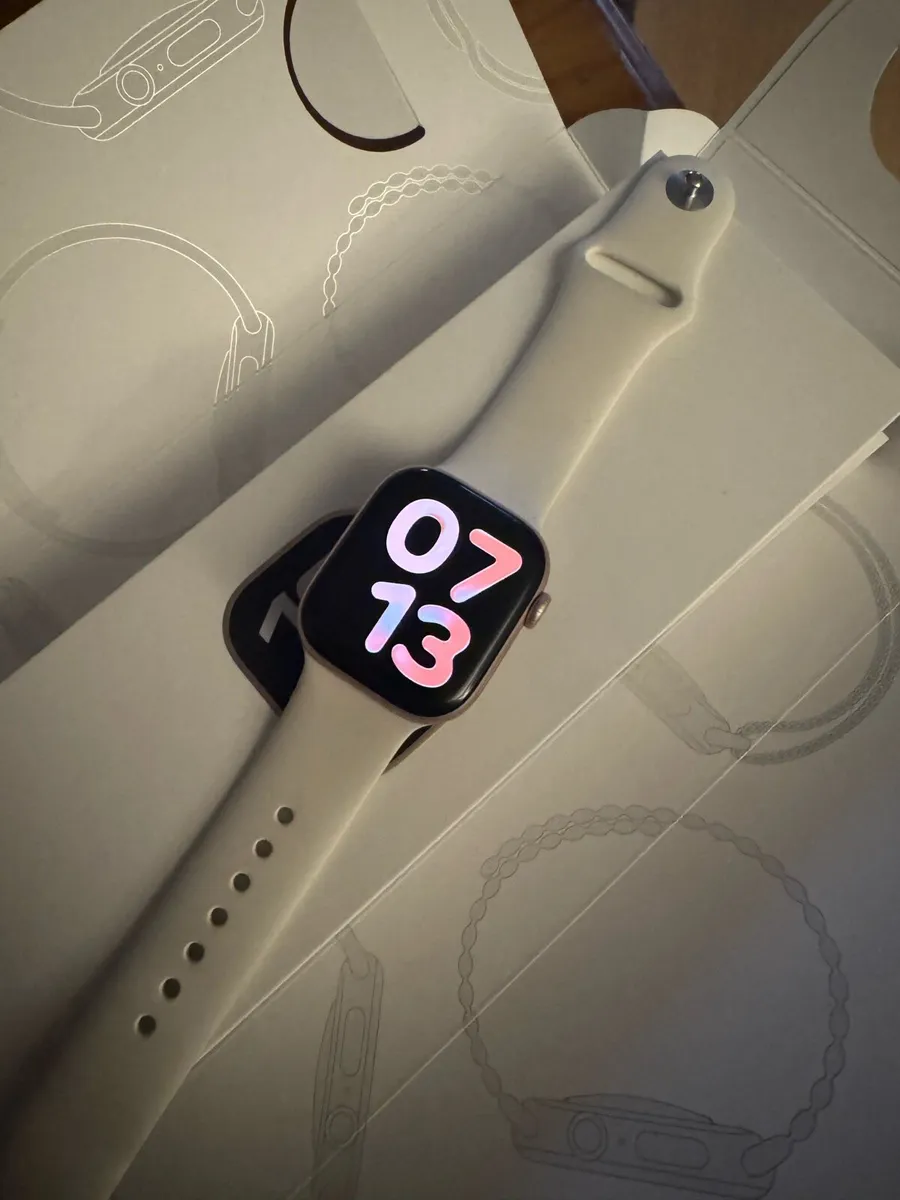 Apple Watch Series 10 (42mm) Rose Gold - Image 3