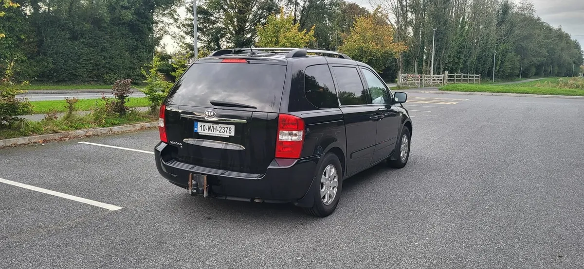 Kia Sedona 2010 - Image 4