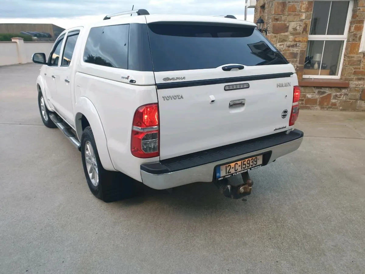 Toyota Hilux Invincible - Image 3