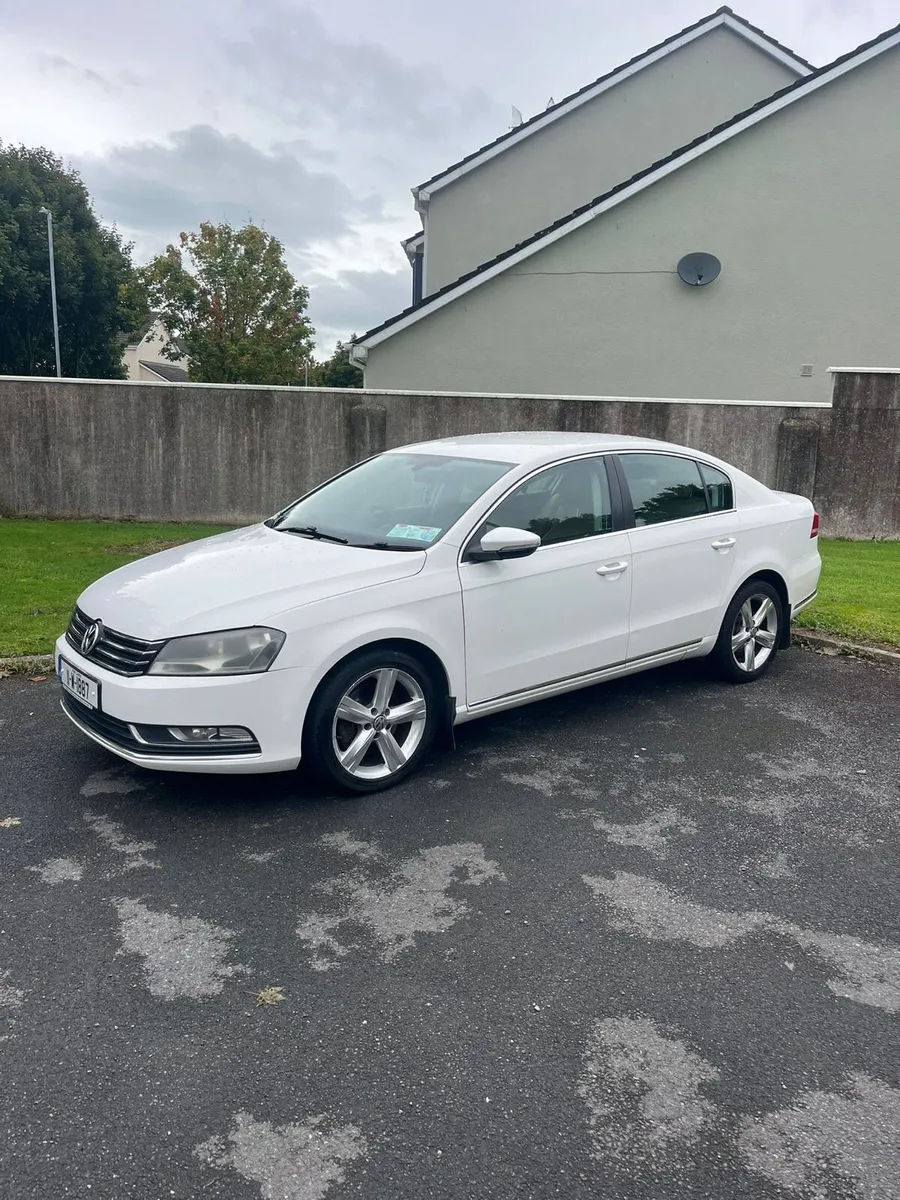 Volkswagen Passat - Image 1