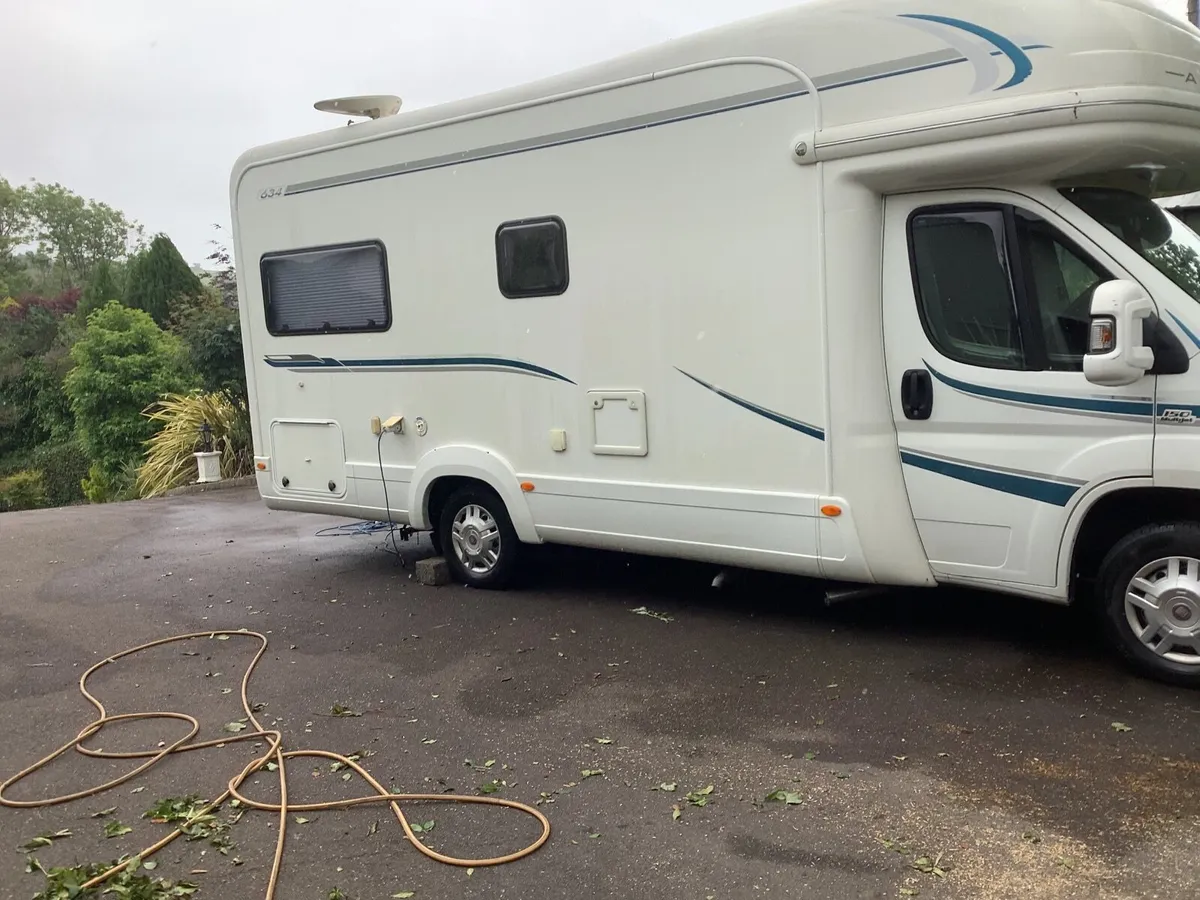 Camper van - Image 4