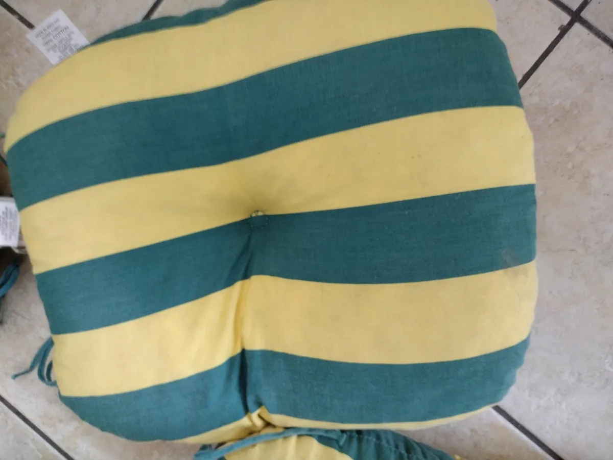 Set of 4 garden chair cushions - Image 2