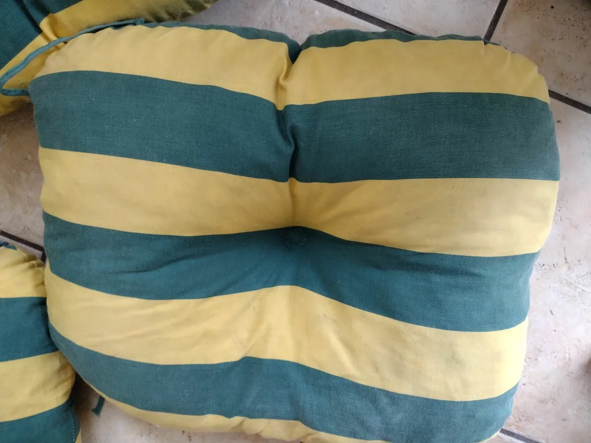 Set of 4 garden chair cushions - Image 4