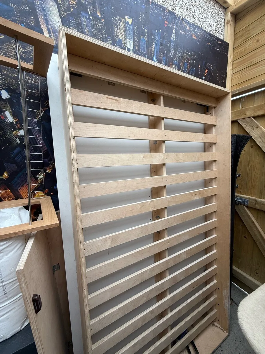 Red Murphy bed - Image 4