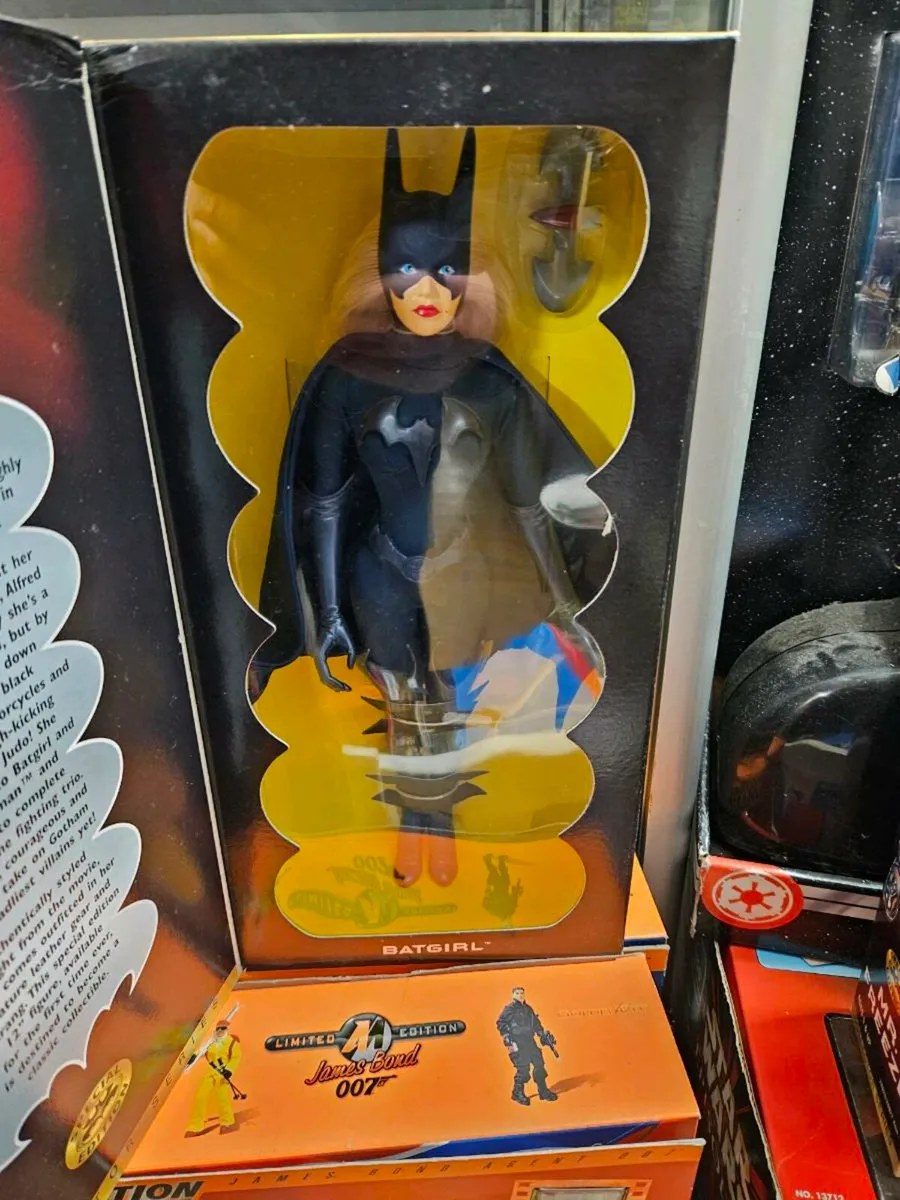 Batman Figure Bat Girl - Image 2